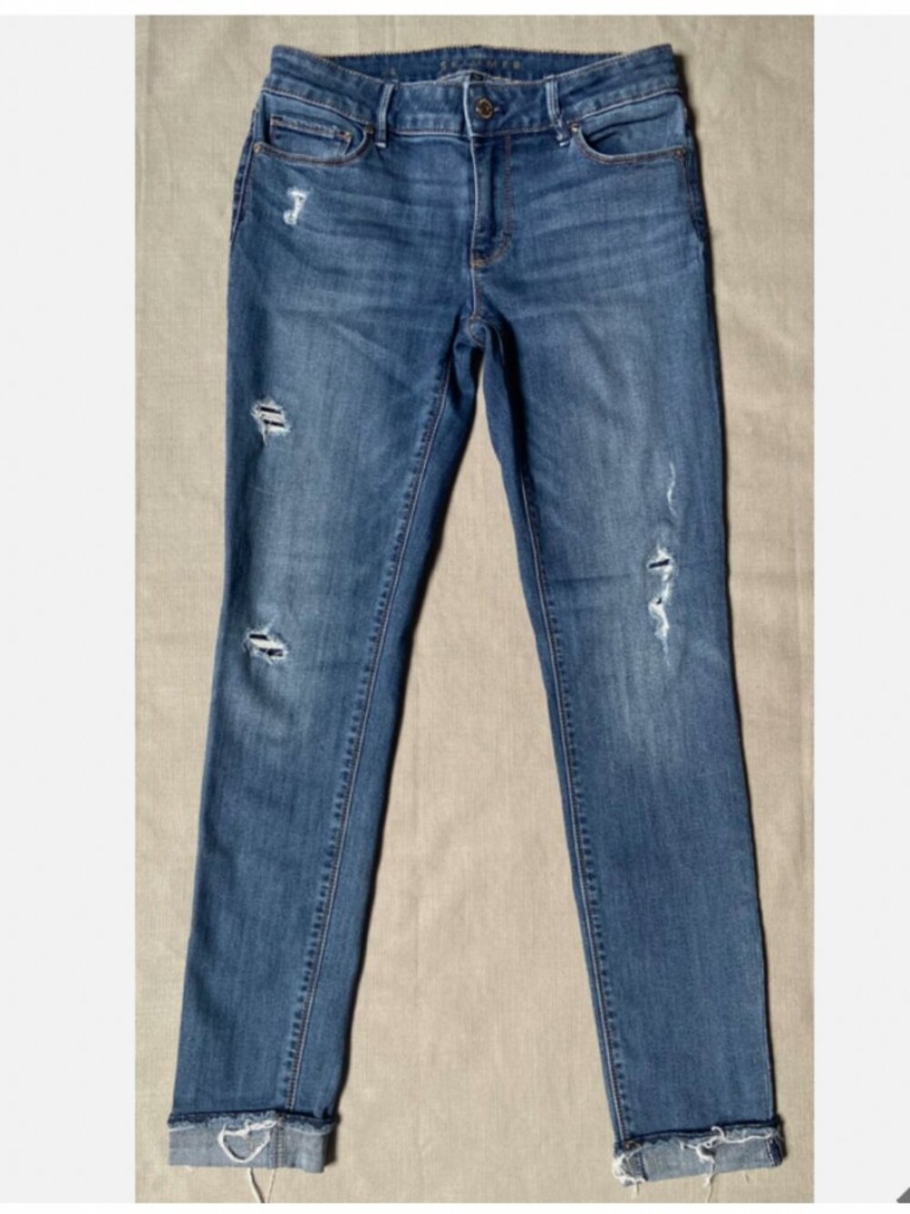 White House Black Market WHBM The Skimmer Distressed Cuffed Fray Blue Jean 4